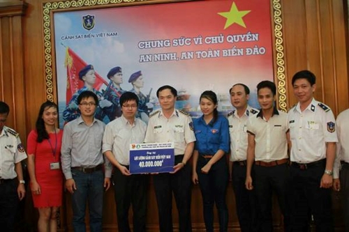 Đoàn Thanh niên Trường Đại học Sư phạm Hà Nội thăm và tặng quà Cảnh sát biển và Kiểm ngư Việt Nam